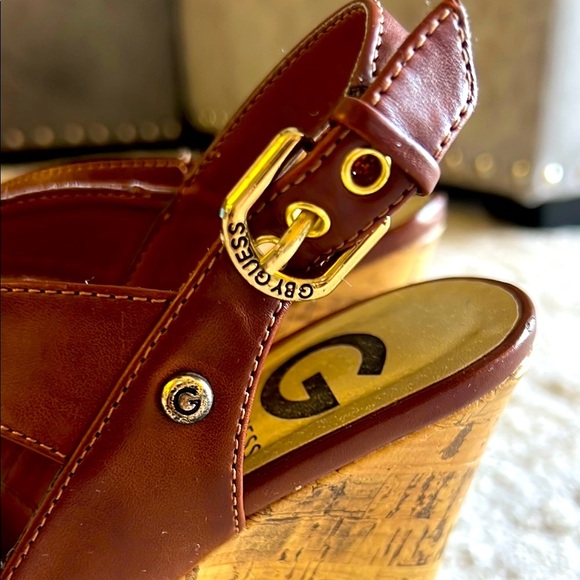 🤩SUPER SALE 🤩Guess Brown Leather Wedge Sandals with Strappy Design - Picture 7 of 12
